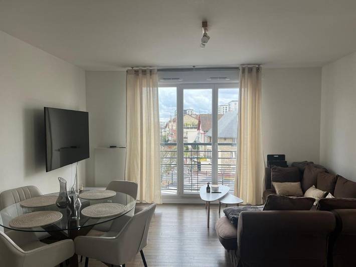 Gîte pour 4 personnes, avec vue et balcon à Joinville-le-Pont