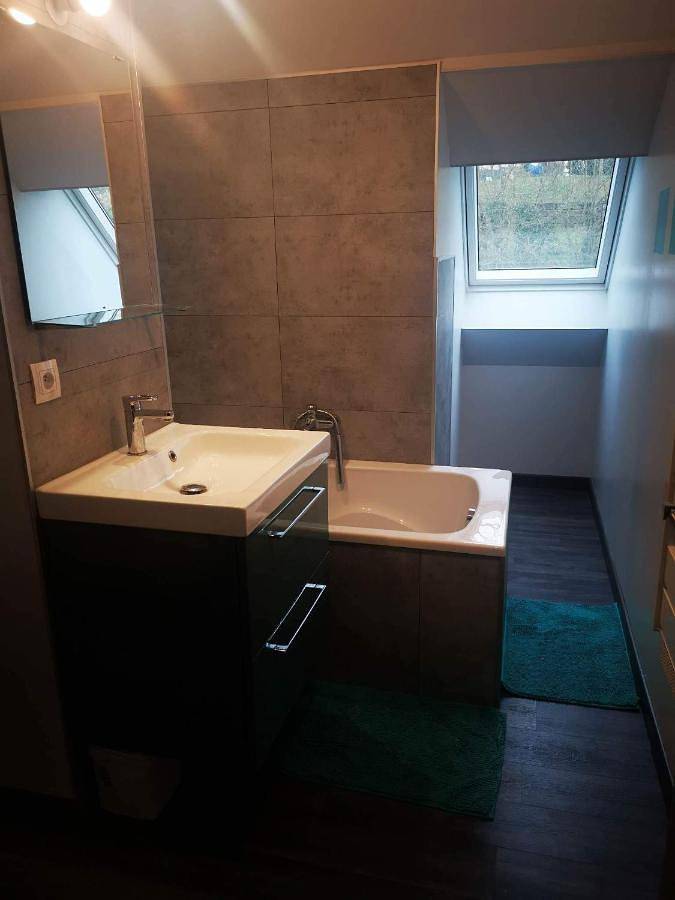 Location de vacances pour 7 personnes, avec vue ainsi que piscine et terrasse à Fay - 4