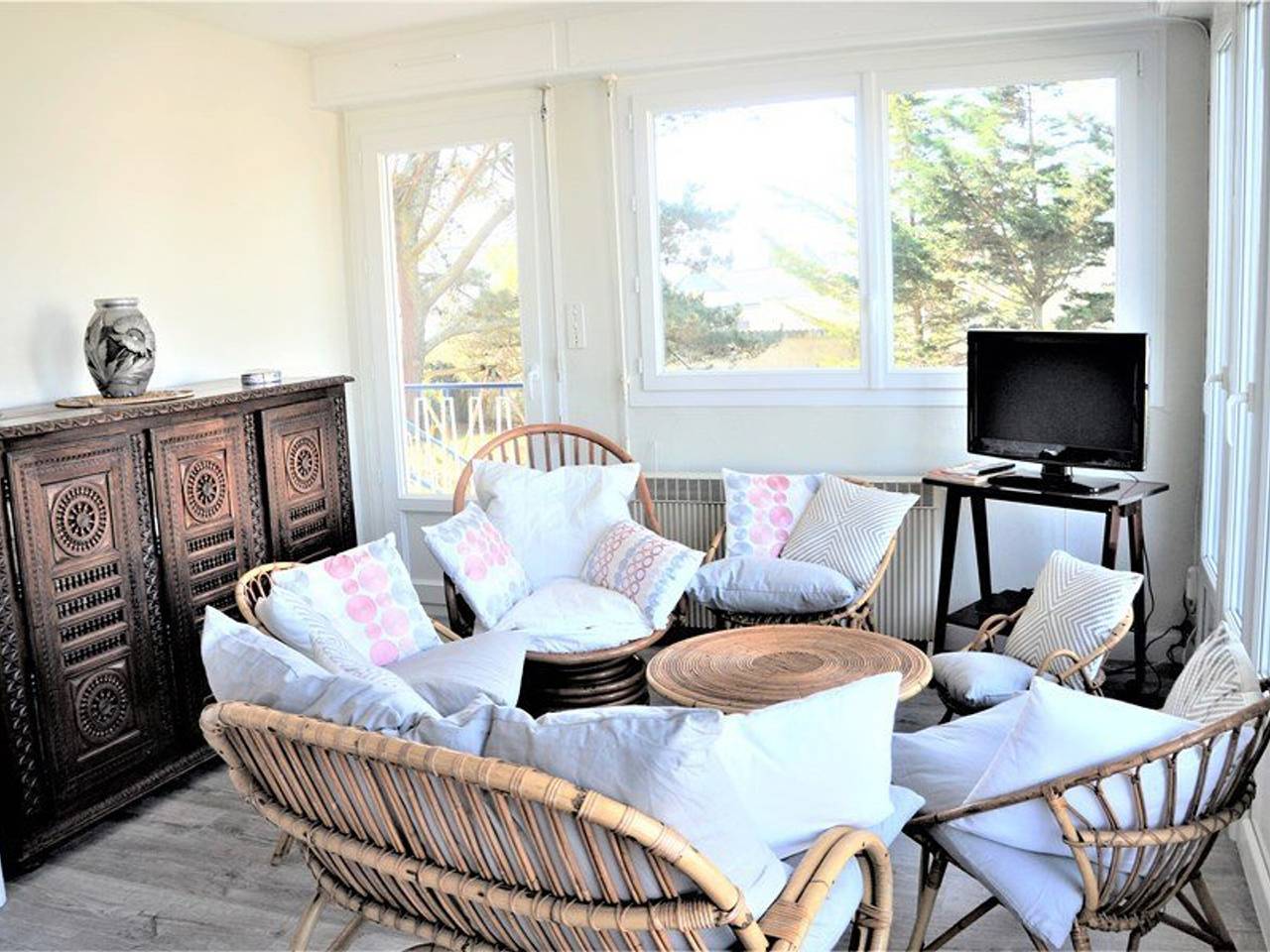 Maison rénovée 5 pièces, à 5 min de la plage, jardin clôturé, Wi-Fi, animaux acceptés in Le Fort-Bloqué, Ploemeur