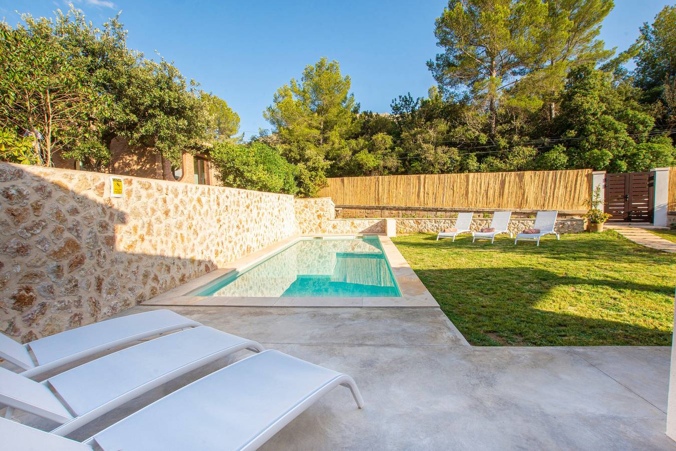 Holiday Home "Mar Clara" close to the Sea with Private Pool & Wi-Fi in Cala Sant Vicenc, Pollença