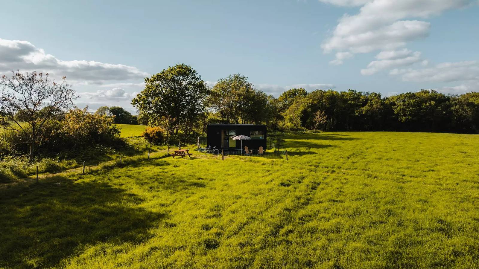 Apartamento entero, Entre la naturaleza y las olas, el espíritu bretón en Tiny House- 2 adultos + 2 niños hasta 12 años + 1 bebé in Pont-l'Abbé, Côte de Cornouaille