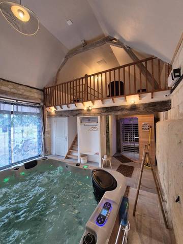 Gîte pour 2 personnes, avec sauna ainsi que jacuzzi et jardin à Nouans-les-Fontaines
