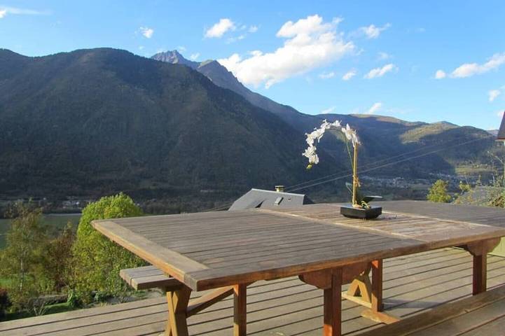 Gîte pour 10 personnes, avec jacuzzi ainsi que terrasse et jardin
