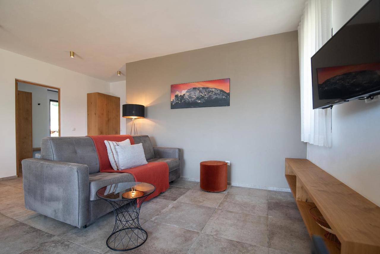 Ganze Wohnung, Villa Montis Exclusive Holiday Apartments in Eppan with Spectacular Views of Dolomites and Bolzano Area in Berg (Eppan), Eppan an der Weinstraße