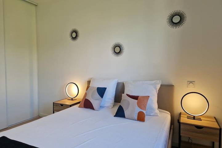 Location de vacances pour 6 personnes, avec terrasse ainsi que jacuzzi et jardin à Montréal (Rhône-Alpes) - 2