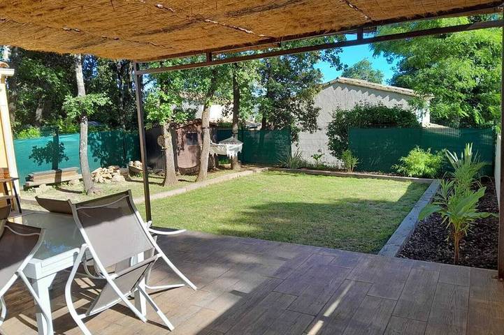 Ferienhaus für 7 Personen, mit Garten und Pool sowie Terrasse