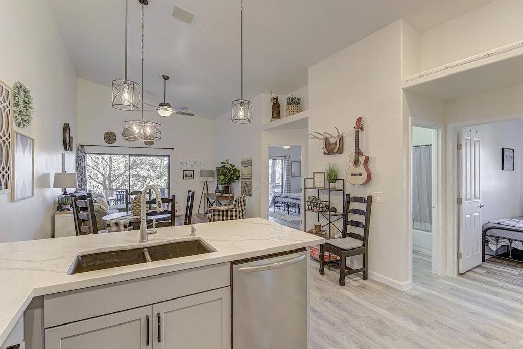 Promo 10%Weekly /15%Monthly Discount\nmodern Bear Lake Cabin -Complete Remodel🐻 in Payson, Tonto National Forest