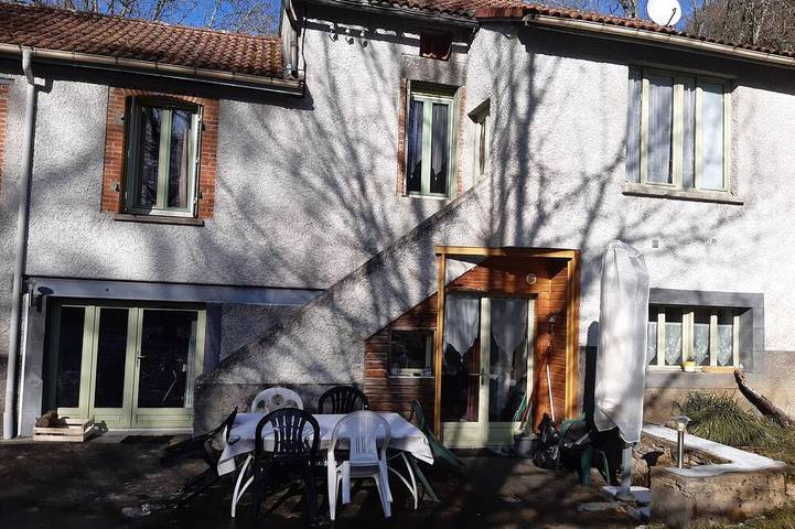 Location de vacances pour 8 personnes, avec jardin, animaux acceptés dans Pulvérières