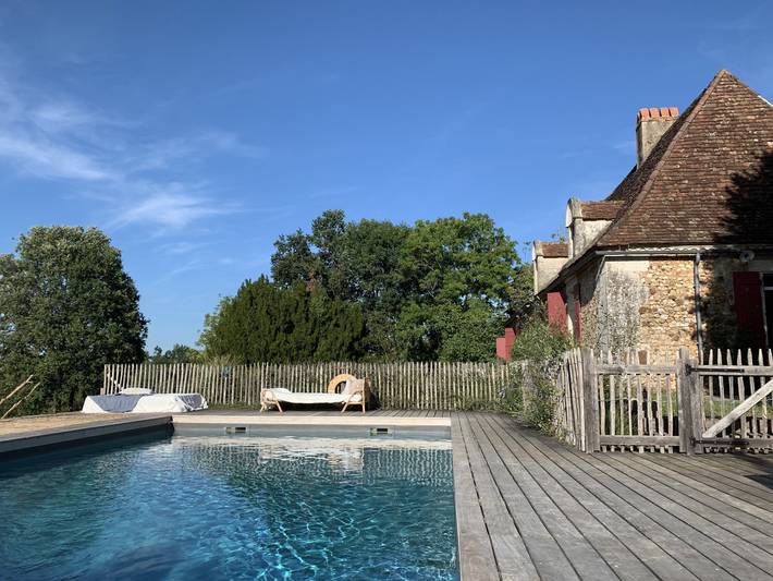 Gîte pour 12 personnes, avec piscine ainsi que jardin et terrasse