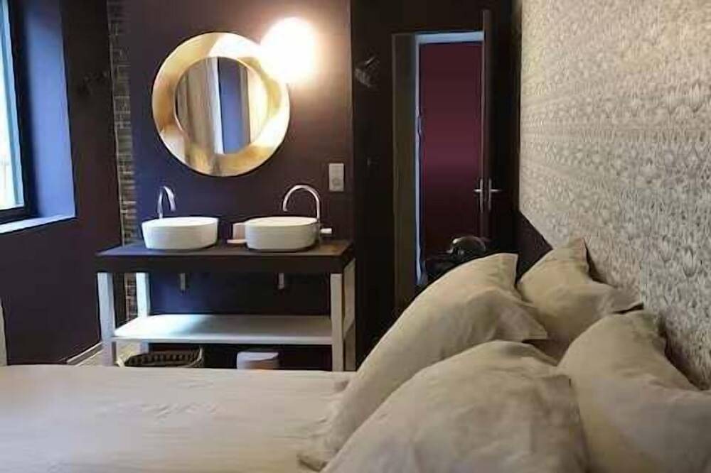 Signature Villa with Blue Horizon & Pool in Lanmodez, Rosa Granitküste