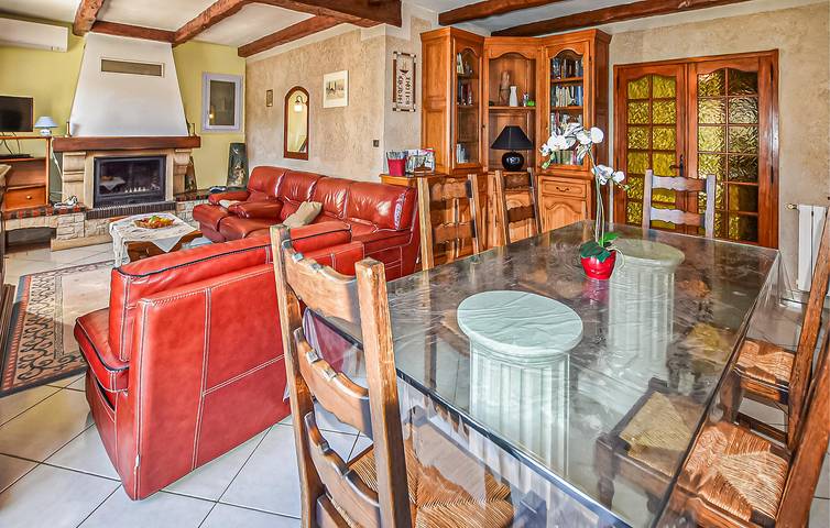 Gemütliche 140-Quadratmeter-Wohnung mit Pool und Garten in der Nähe des Stadtzentrums von Saint-Didier in Saint-Didier, Parc naturel régional du Mont-Ventoux