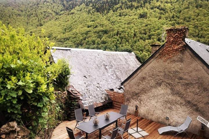 Location de vacances pour 6 personnes, avec Terrasse à Melles
