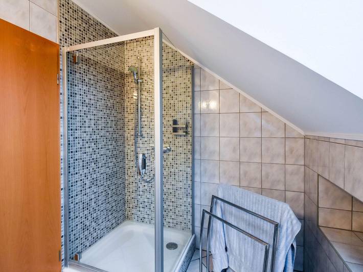 Ferienhaus für 7 Personen, mit Garten und Whirlpool sowie Terrasse in Sassnitz - 3