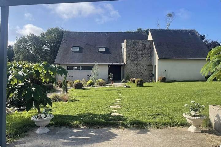 Location de vacances pour 10 personnes, avec Jardin à Coray