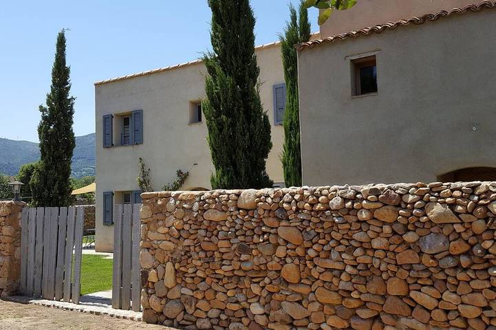 Location de vacances pour 6 personnes, avec terrasse et jardin à Calenzana - 4