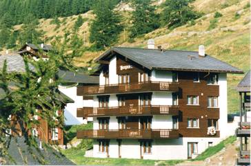 Vacation Apartment for 5 Guests in Saas-Fee, Monte Rosa Massiv, Picture 2