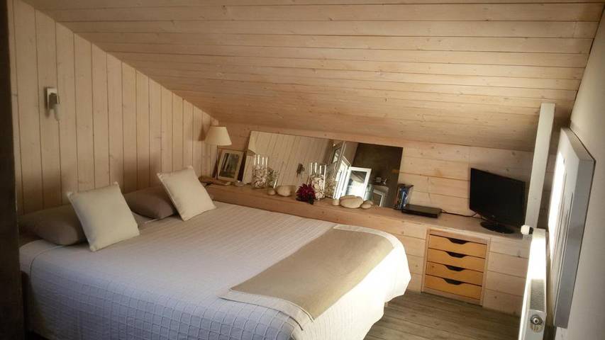 Chambre d’hôte pour 2 personnes, avec Jacuzzi et Terrasse ainsi que Jardin et Vue