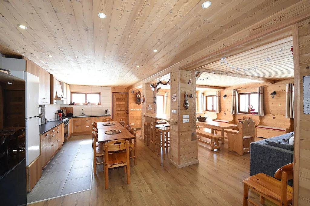 Renoviertes Chalet direkt an den Pisten mit Whirlpool in Mieussy, Region Bonneville