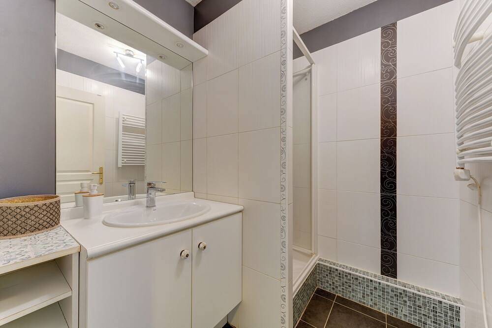 Appartement entier, ☀️40m2, terrasse+ jardin proche Eurexpo, Gerland☀️ in Vénissieux, Lyon et ses environs