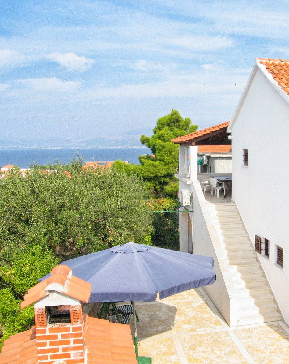 Ganze Wohnung, 3-Zimmer-Ferienwohnung mit Terrasse und Meerblick Supetar, Brac A-7631-a in Supetar, Brac