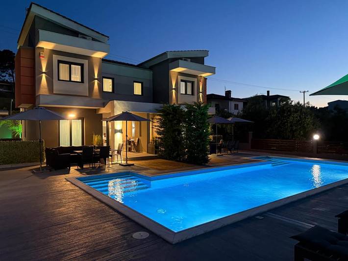 Location de vacances pour 8 personnes, avec piscine ainsi que jardin et vue dans Pefkochori - 3