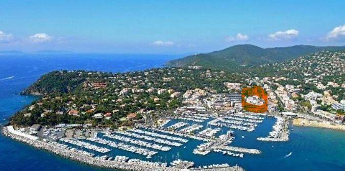 Gîte pour 6 personnes, avec Balcon ainsi que Terrasse et Vue dans Casino De Cavalaire