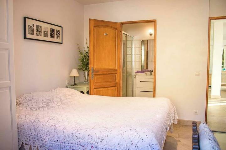 Appartement entier, Appartement pour 6 personnes avec Vue, Piscine Chauffée, Climatisation, Wifi etc in Montauroux, Côte méditerranéenne (France)