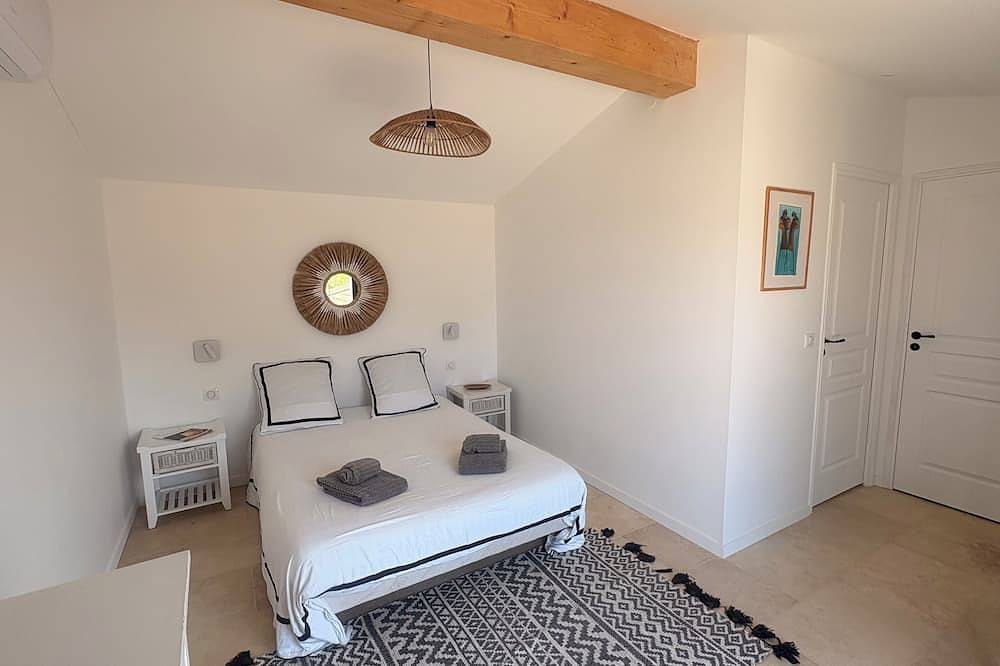 Très belle villa provençale avec piscine - entre pinède et mer - 8 personnes in Ceyreste, Région de Marseille