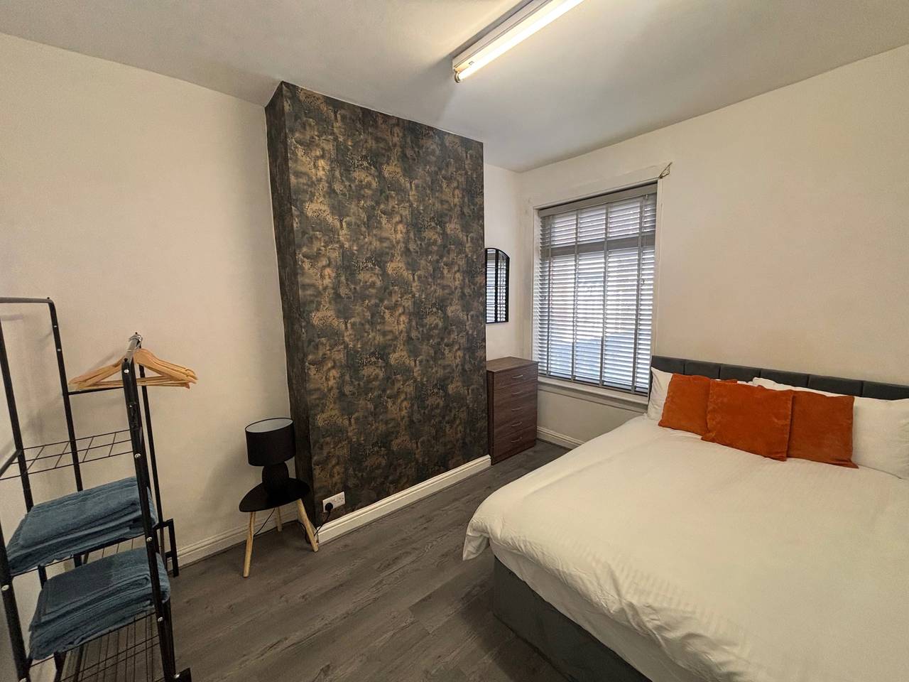 House Sleeps 10 with Parking in Manchester, Greater Manchester