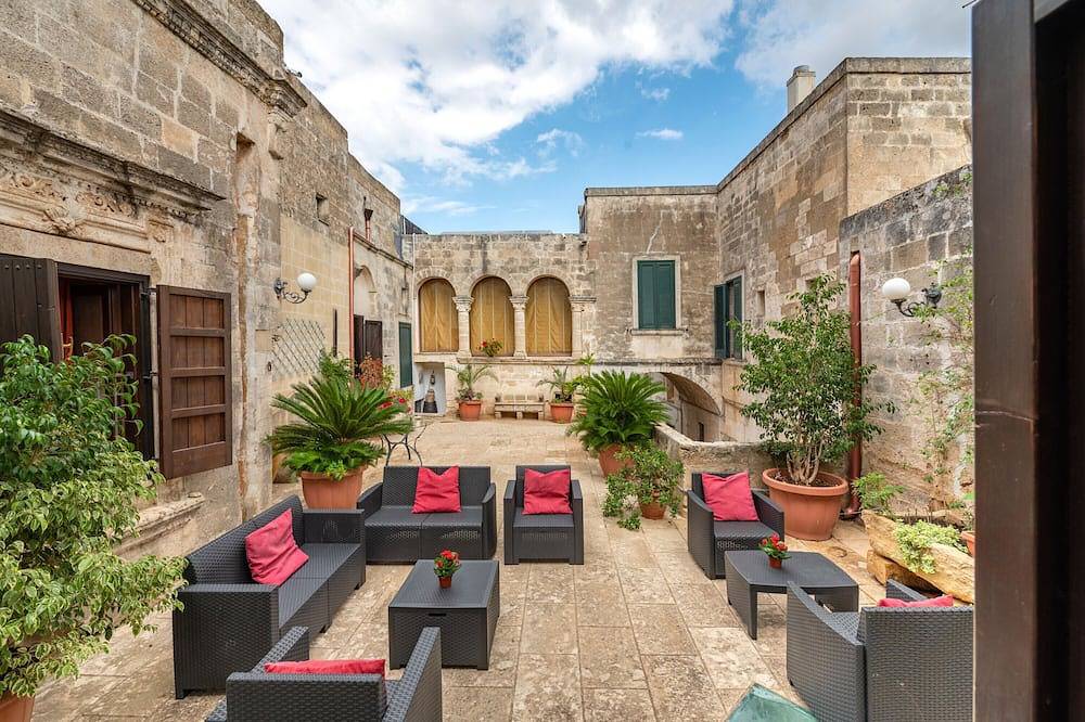 Casa vacanze \"La Corte Dei Templari Nicola\" con terrazza e Wi-Fi, animali domestici ammessi in Maruggio, Golfo di Taranto