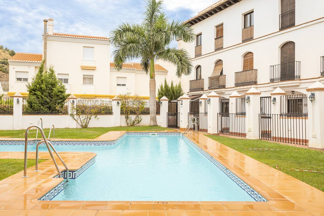 Appartement entier, Duplex Las Terrazas avec vue sur les montagnes, piscine, Wi-Fi, 2 terrasses et barbecue in Vélez de Benaudalla, Costa Granadina