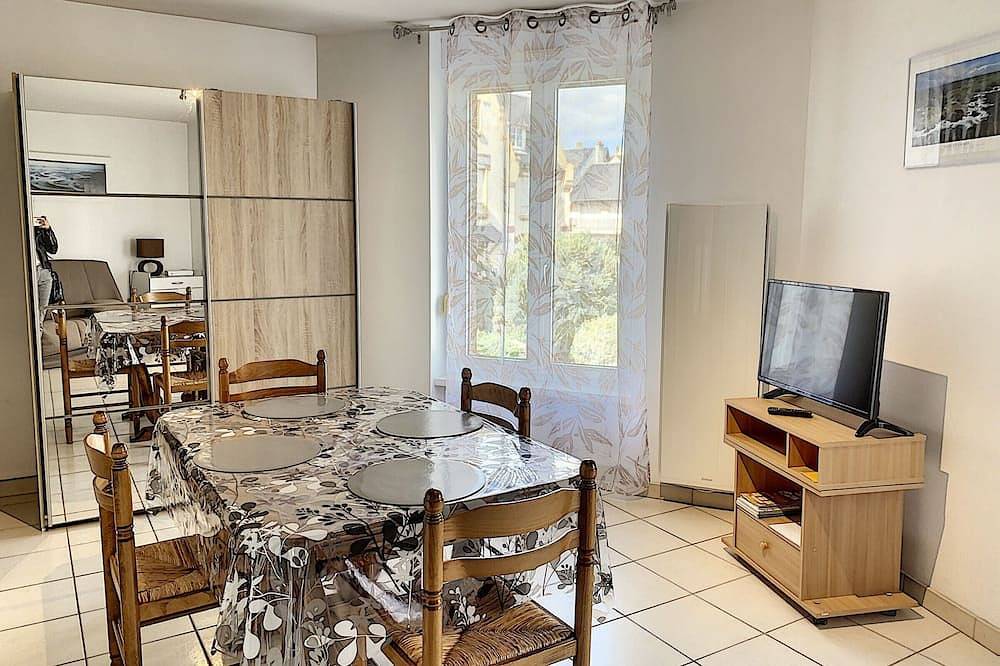 Apartamento entero, Estudio cerca de la playa y del centro, con wifi y parking in Saint-Pair-sur-Mer, Côte de la Déroute