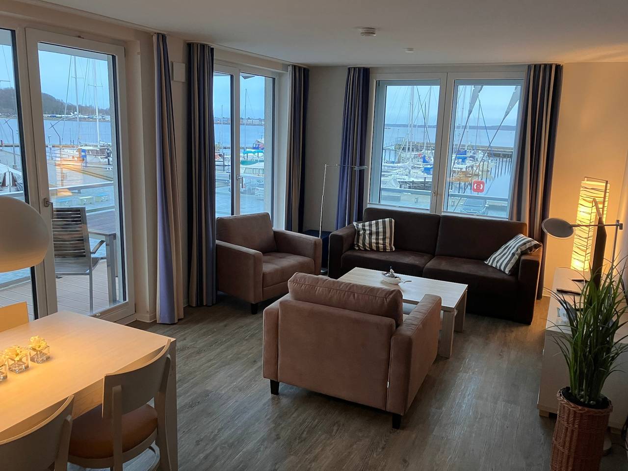 Entire holiday apartment, Apartment 10 - "Borbyblick" - Blickrichtung Hafen und offene See in Eckernförde, Bay of Eckernförde
