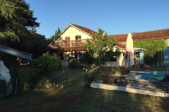 Location de vacances pour 14 personnes, avec Balcon et Jardin à Sarron