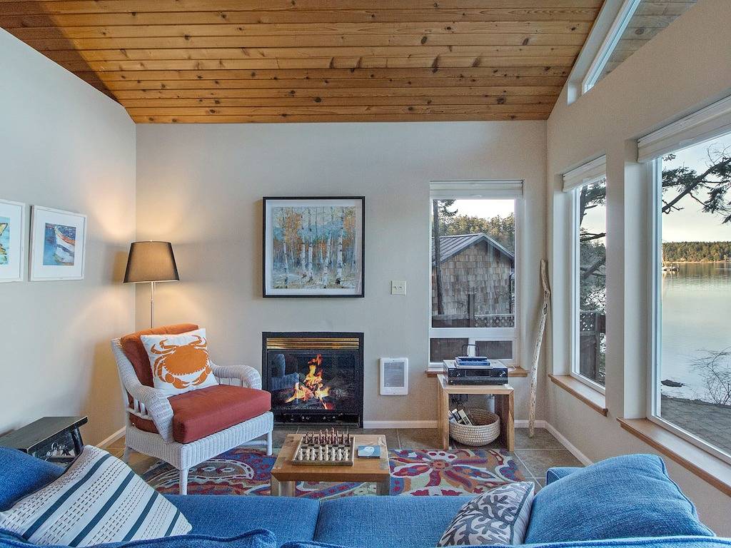 Neue Auflistung! Haustierfreundlich! Gemütlich! Wasserfront Mit Dock! (Gbh) in Roche Harbor, San Juan Island