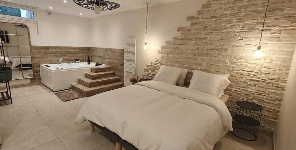 Gîte pour 4 personnes, avec jacuzzi et jardin à Massieux