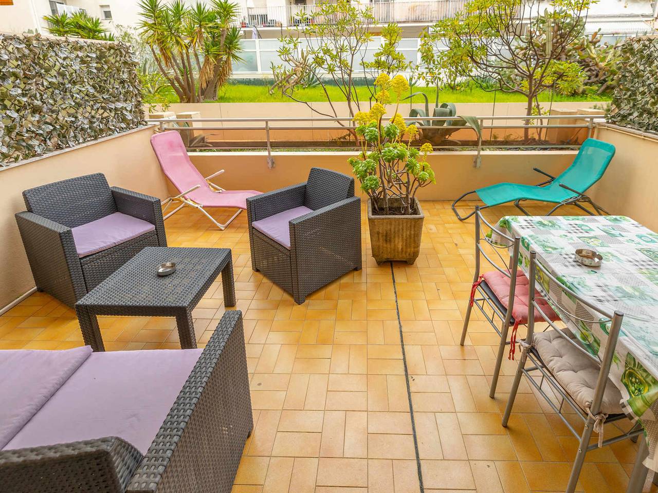 Entire studio, Air-conditioned studio, quiet, Menton center, terrace in Menton, Nice region