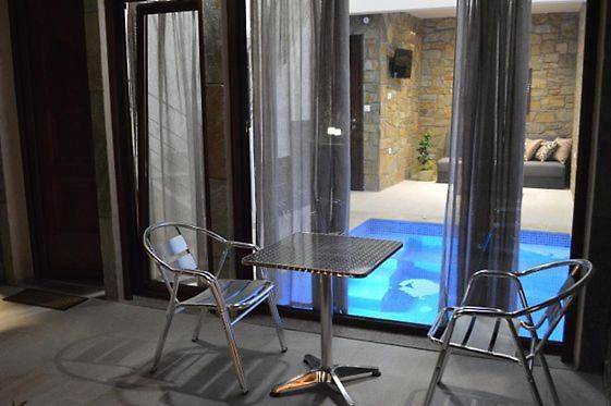 Gîte pour 2 personnes, avec jardin ainsi que vue et piscine dans Pefkochori - 3