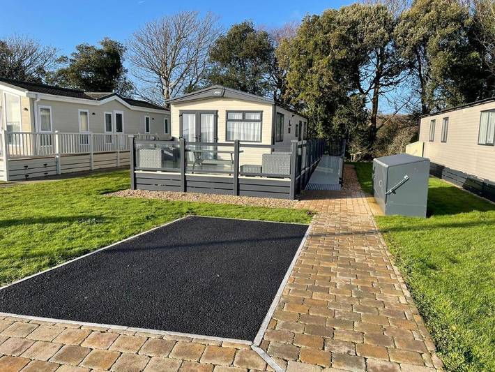 Holiday rental for 4 people, with Terrace and Pool as well as View in Barton on Sea