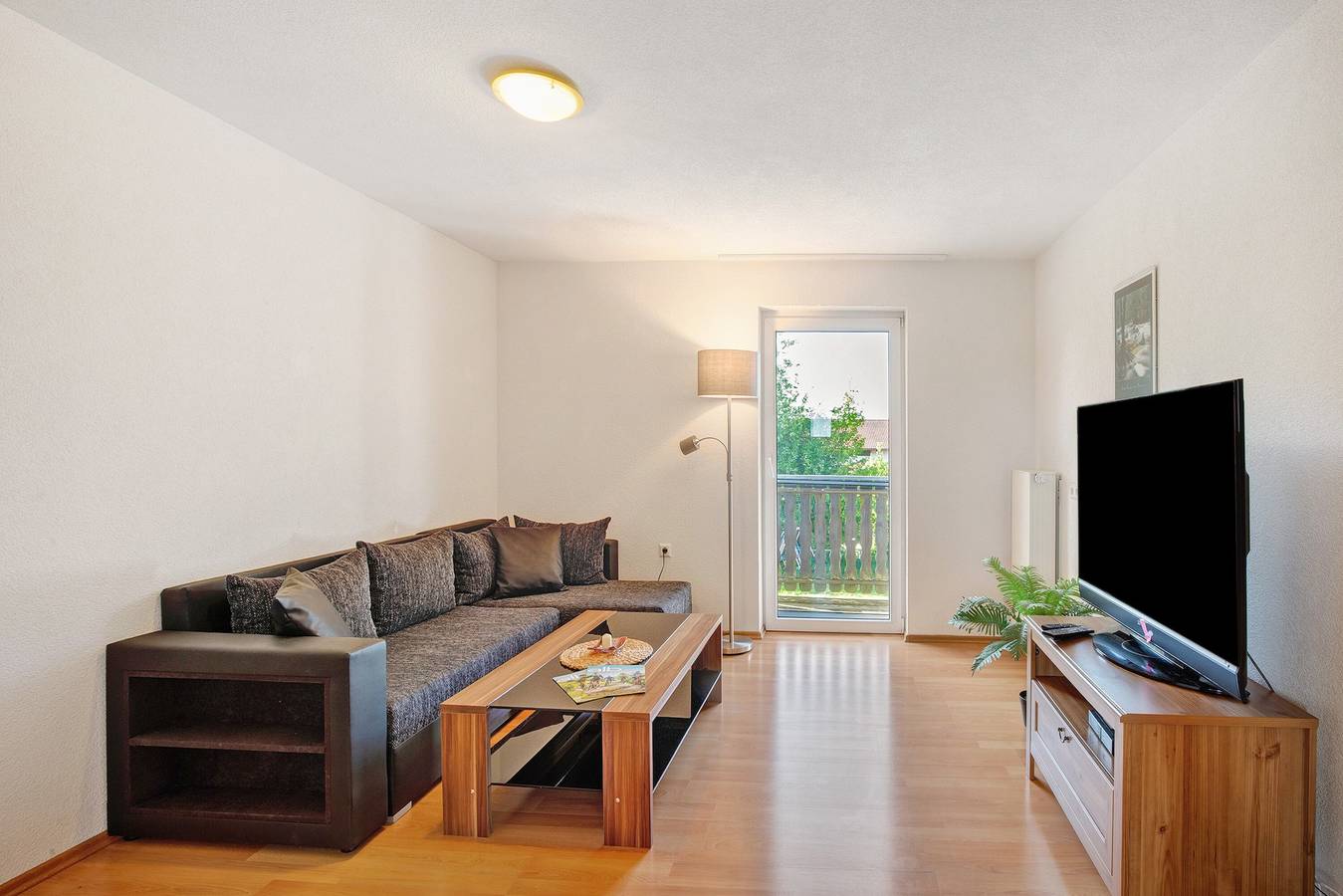 Hel lägenhet, Apartment '1' with Balcony and Wi-Fi in Heroldstatt, Heroldstatt Region