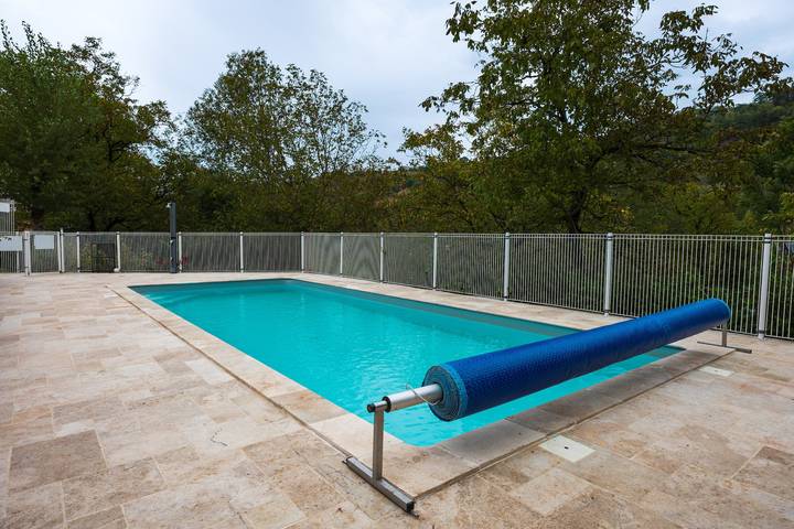 Maison de vacances 'La Charrue' avec vue sur les montagnes, piscine partagée et Wi-Fi in Villecomtal, Aveyron