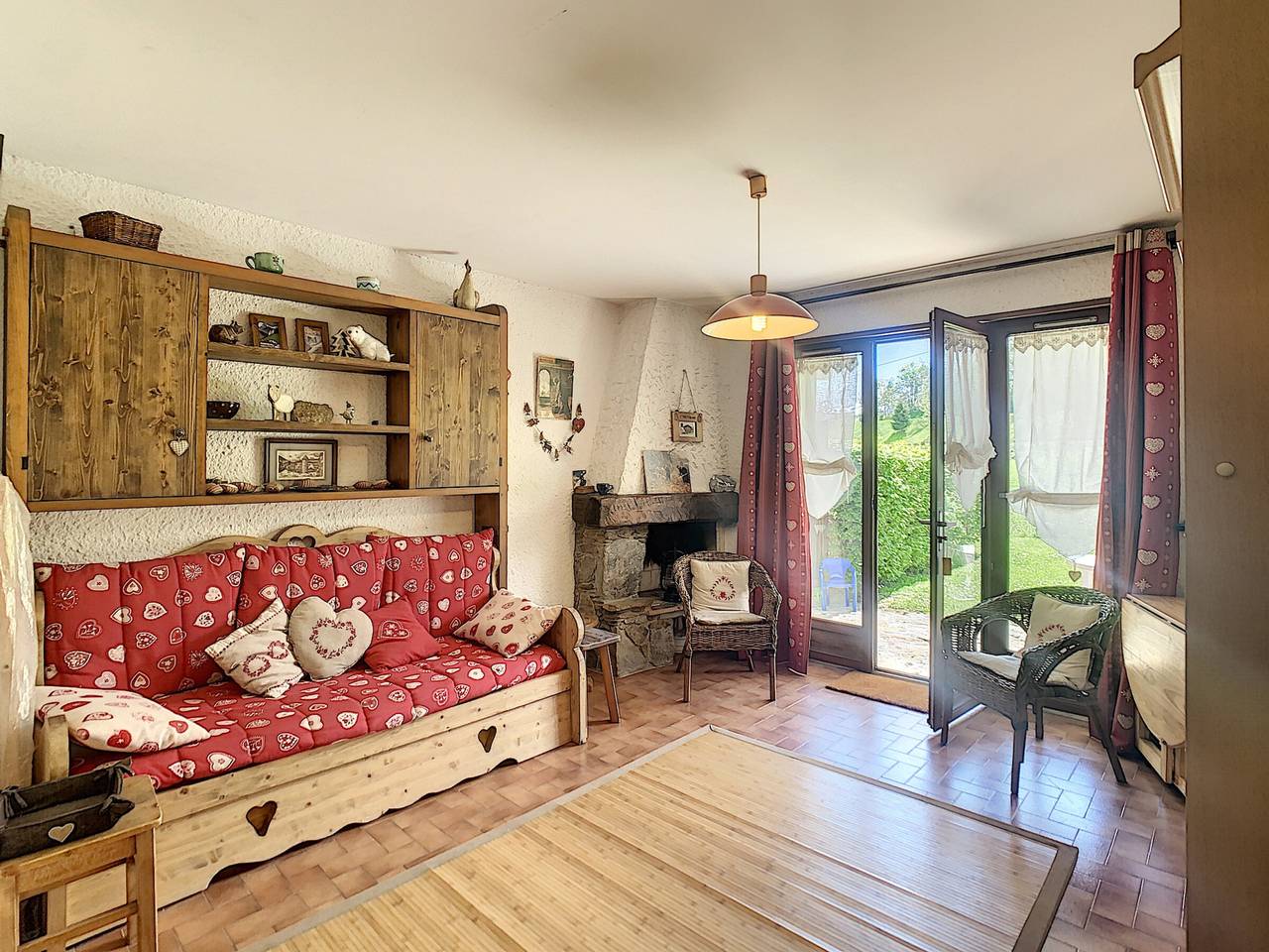 Ganzes Studio, 25m² Studio an der Piste mit Küche, Terrasse und Skiraum in Combloux, Pays du Mont-Blanc