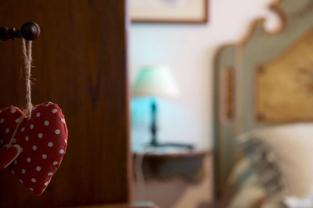 Entire apartment, Noce, Characteristic chalet in Umbria with Spa, jacuzzi, garden, stunning view. in Collazzone, Perugia Province