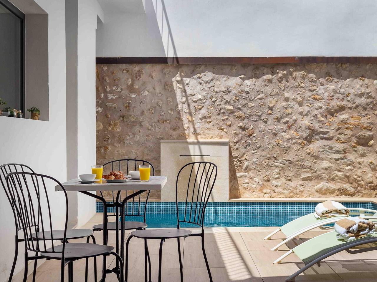 Schönes renoviertes Stadthaus mit Pool und Spa in Campanet in Campanet, Mallorca Inselmitte