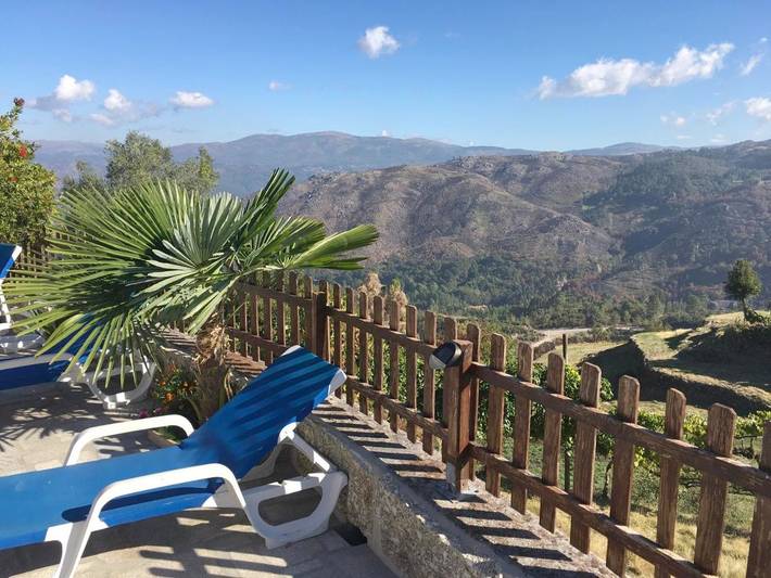 Location de vacances pour 10 personnes, avec vue et vue sur le lac ainsi que jardin et piscine à Fafe - 2