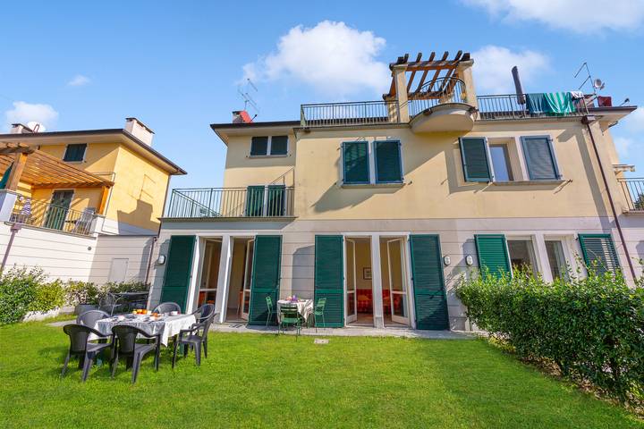 Ferienhaus für 8 Personen, mit Balkon und Terrasse sowie Kinderpool und Seeblick in Gemeinde Porlezza - 2