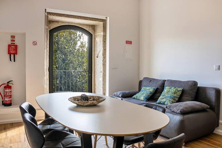 Entire apartment, Holiday Apartment 'Casa do Mestre T2' with Mountain View, Pool and Wi-Fi in Vila de Punhe, Viana do Castelo District