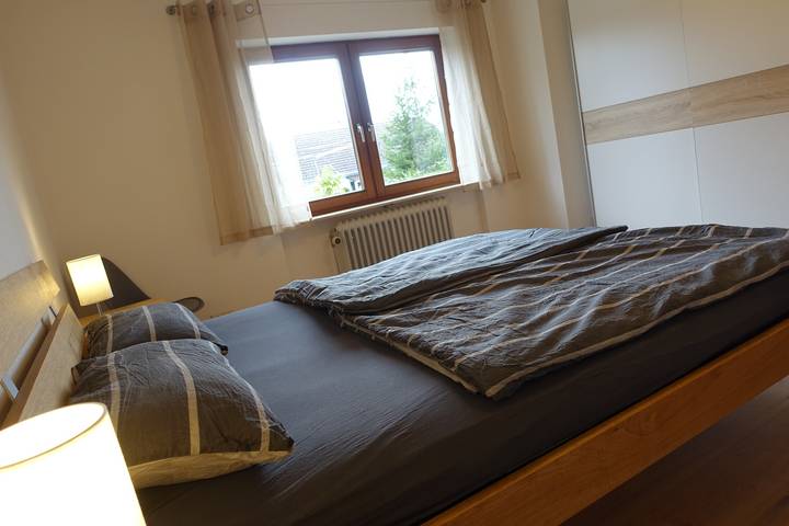 Ganze Wohnung, Frisch renovierte Ferienwohnung in Stockach nahe Bodensee (8 Min. mit dem Auto) – ruhig & zentral in Stockach, Landkreis Konstanz