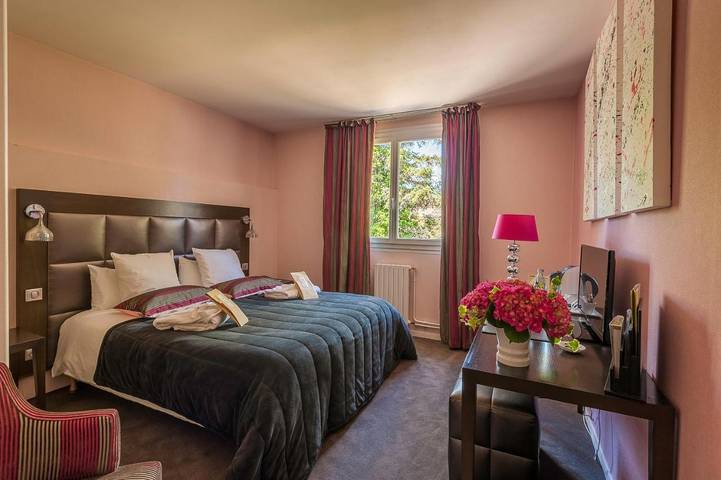 Hôtel pour 2 personnes, avec Terrasse et Jardin à Saint-Junien