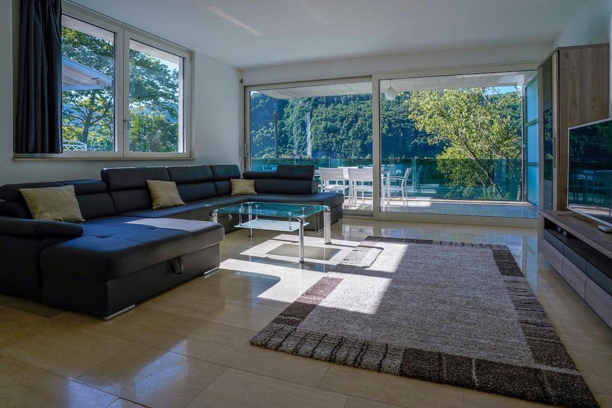 The Glass House & Spa in Caslano, Luganersee